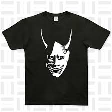 般若が印刷されている黒のＴシャツ